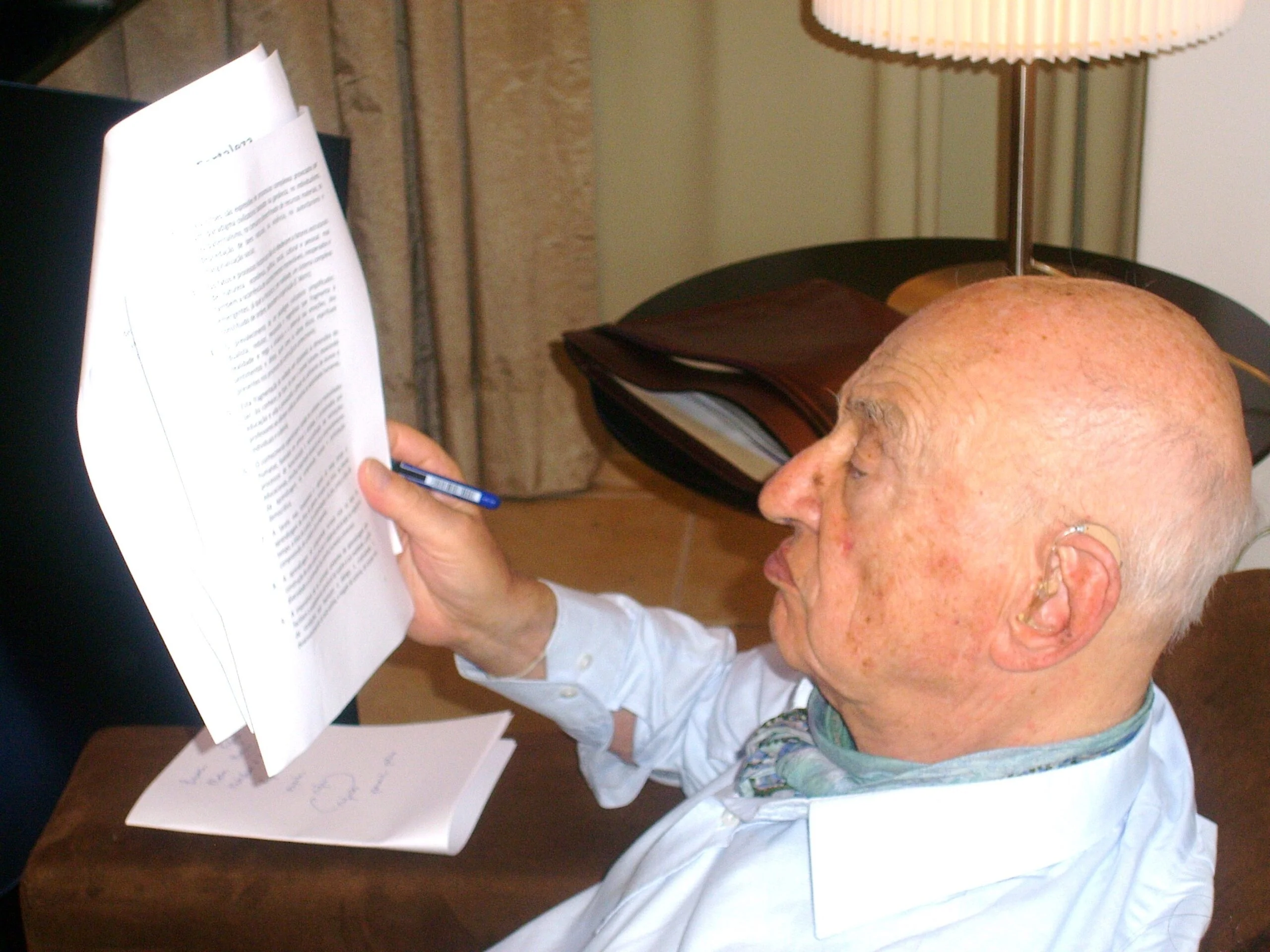 Edgar Morin - lendo a Carta de Fortaleza-CE, 2010